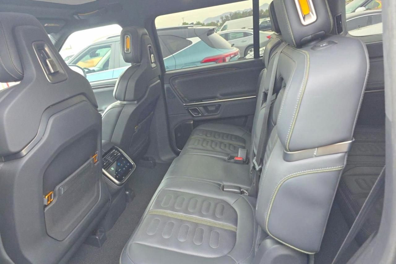 2023 RIVIAN RIS