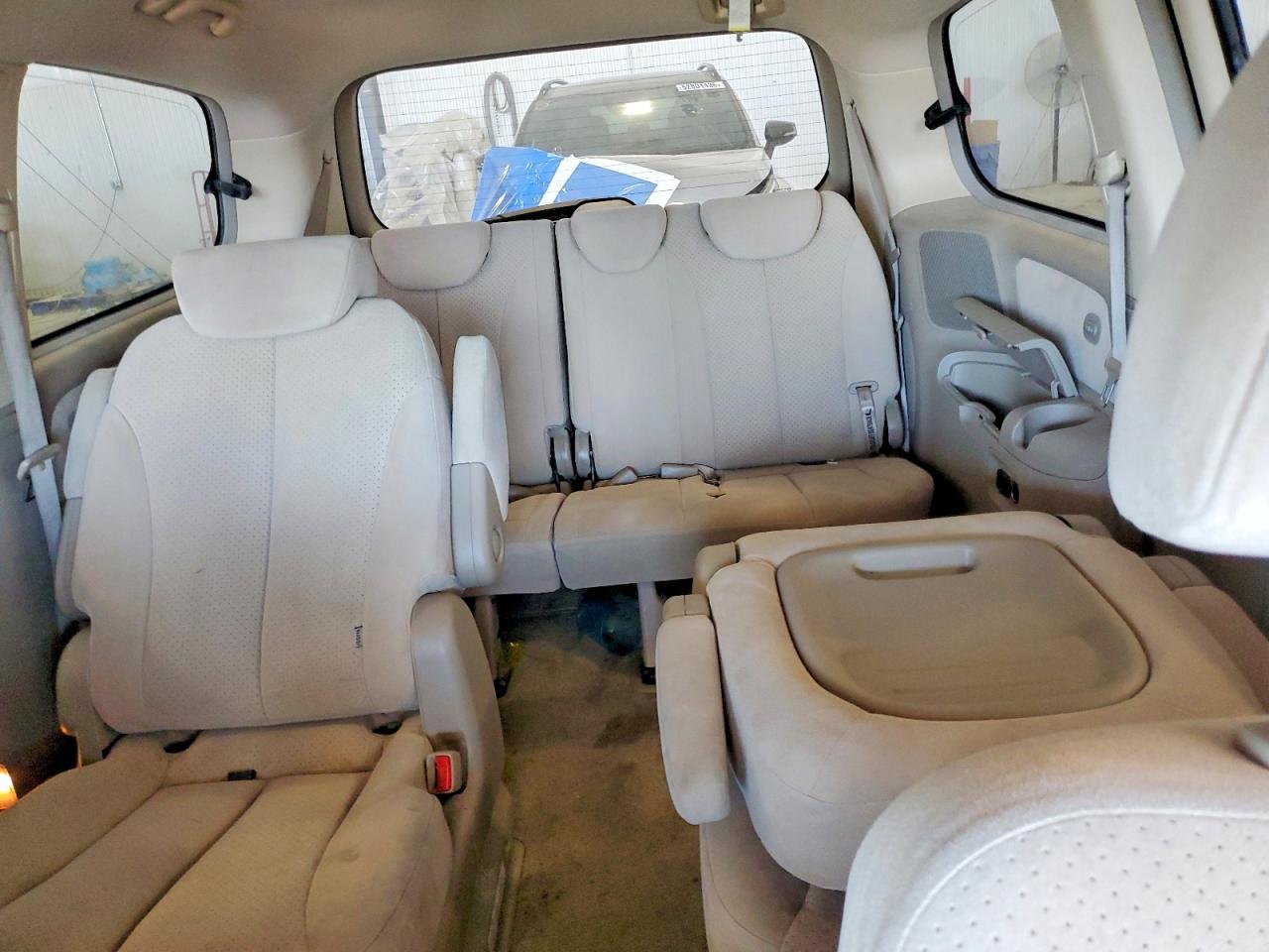 2007 HYUNDAI ENTOURAGE