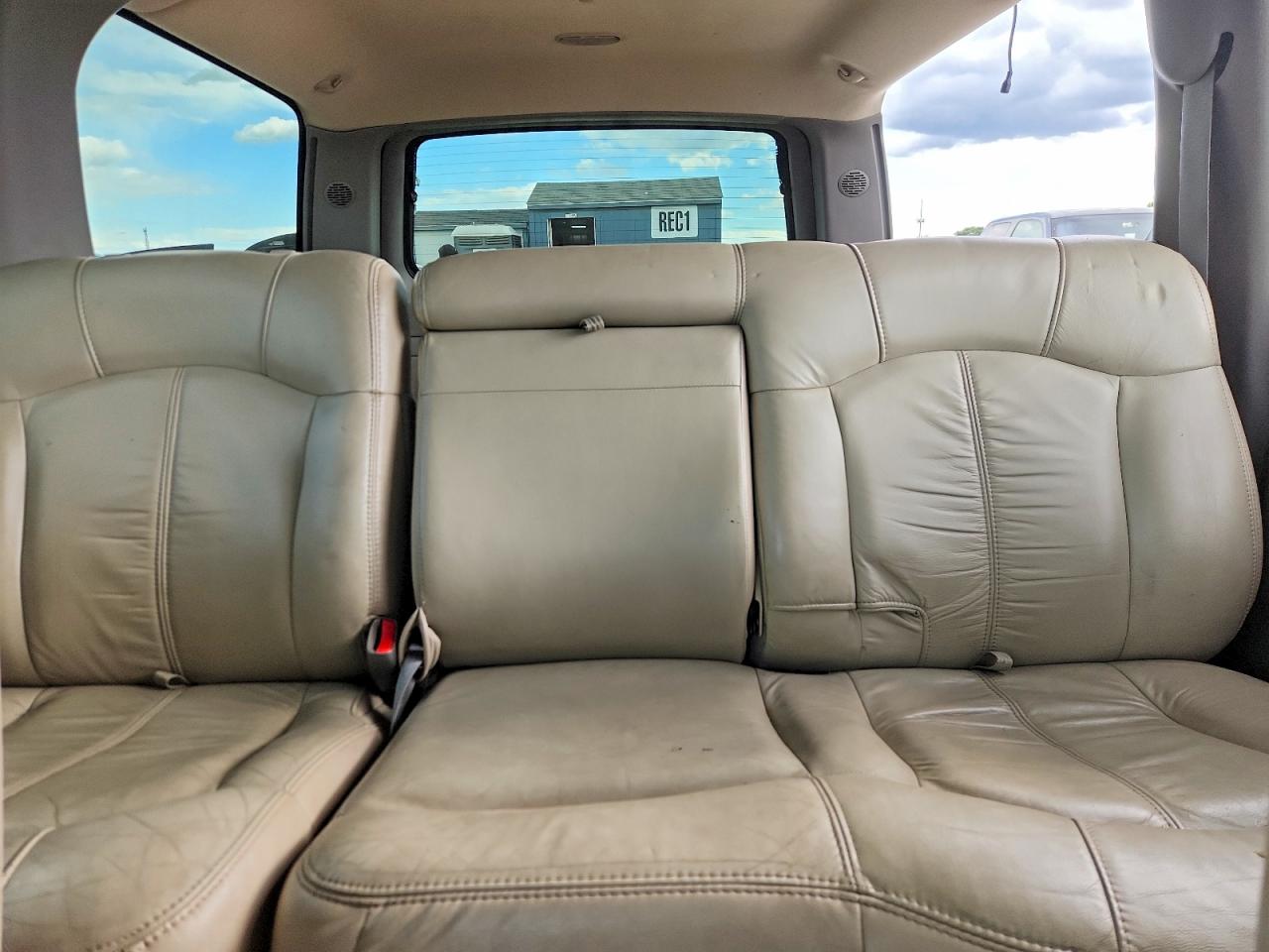 2001 CHEVROLET SUBURBAN