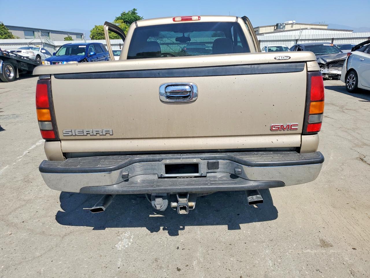 2006 GMC SIERRA
