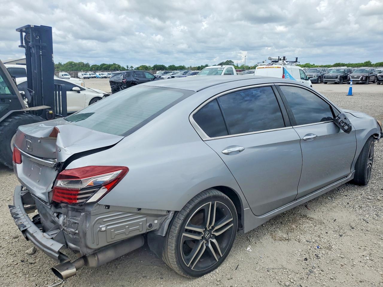 2017 HONDA ACCORD