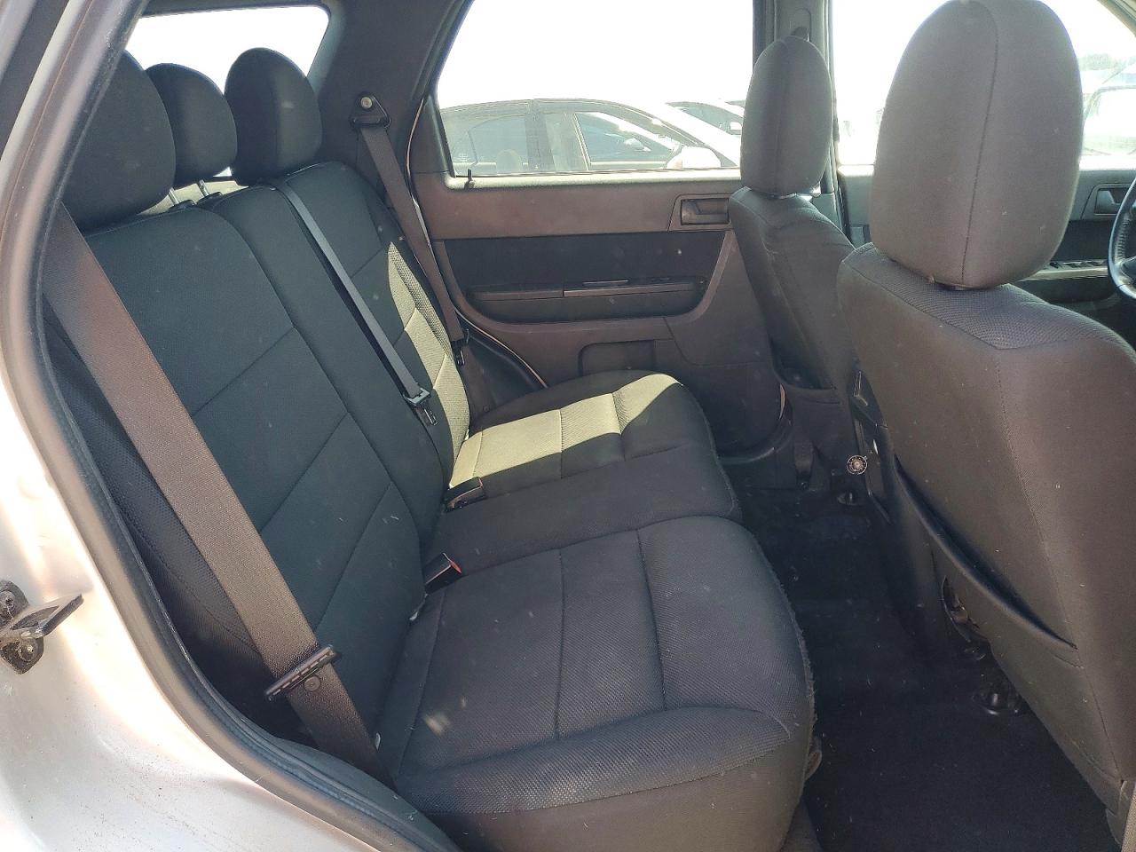 2010 FORD ESCAPE