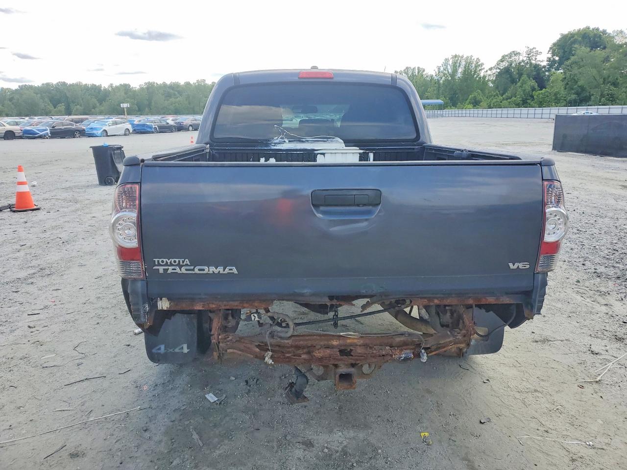 2011 TOYOTA TACOMA