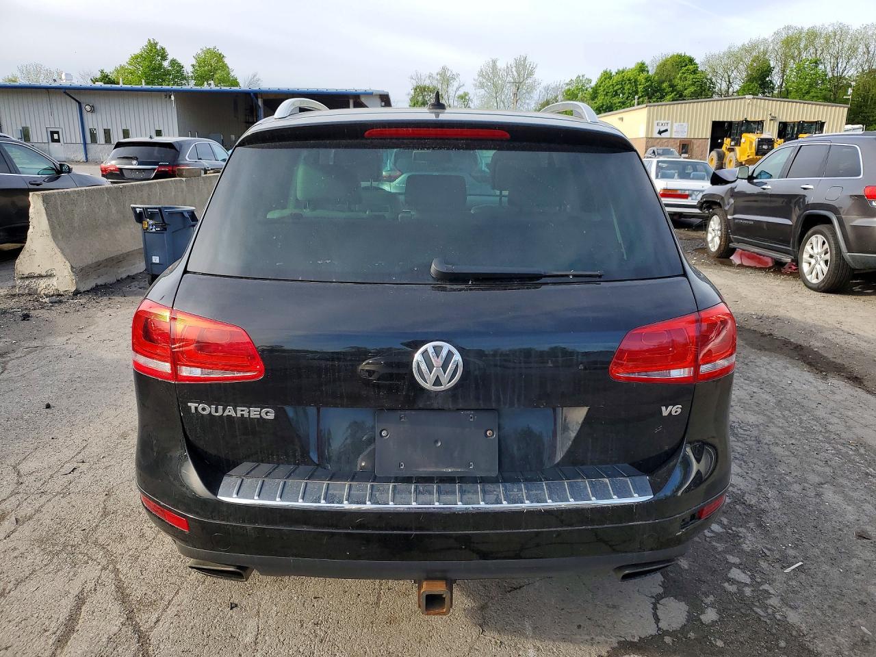2013 VOLKSWAGEN TOUAREG