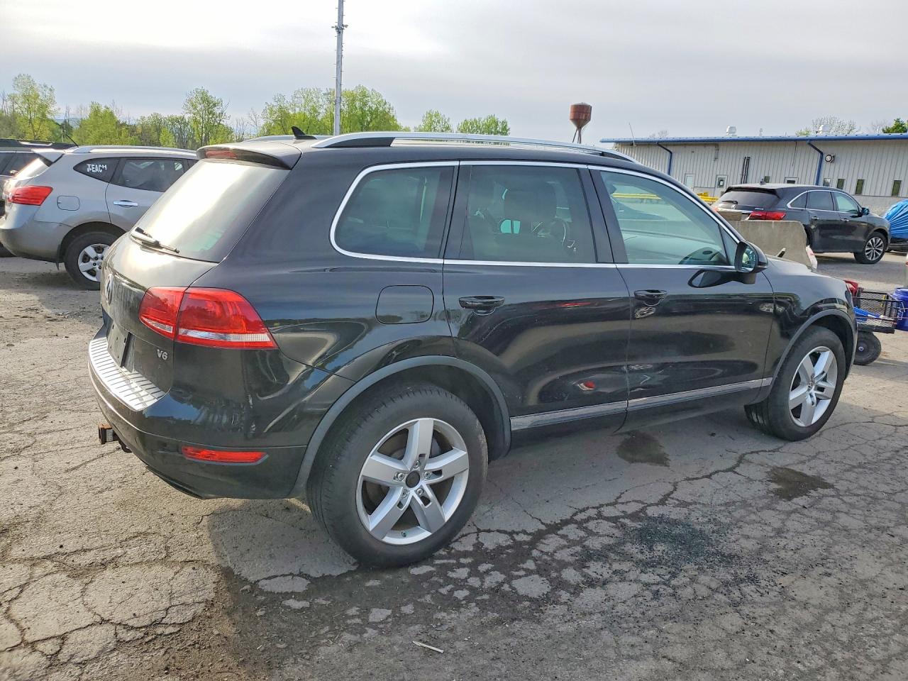 2013 VOLKSWAGEN TOUAREG