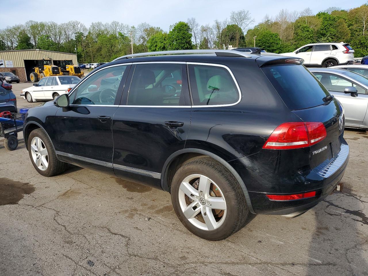 2013 VOLKSWAGEN TOUAREG