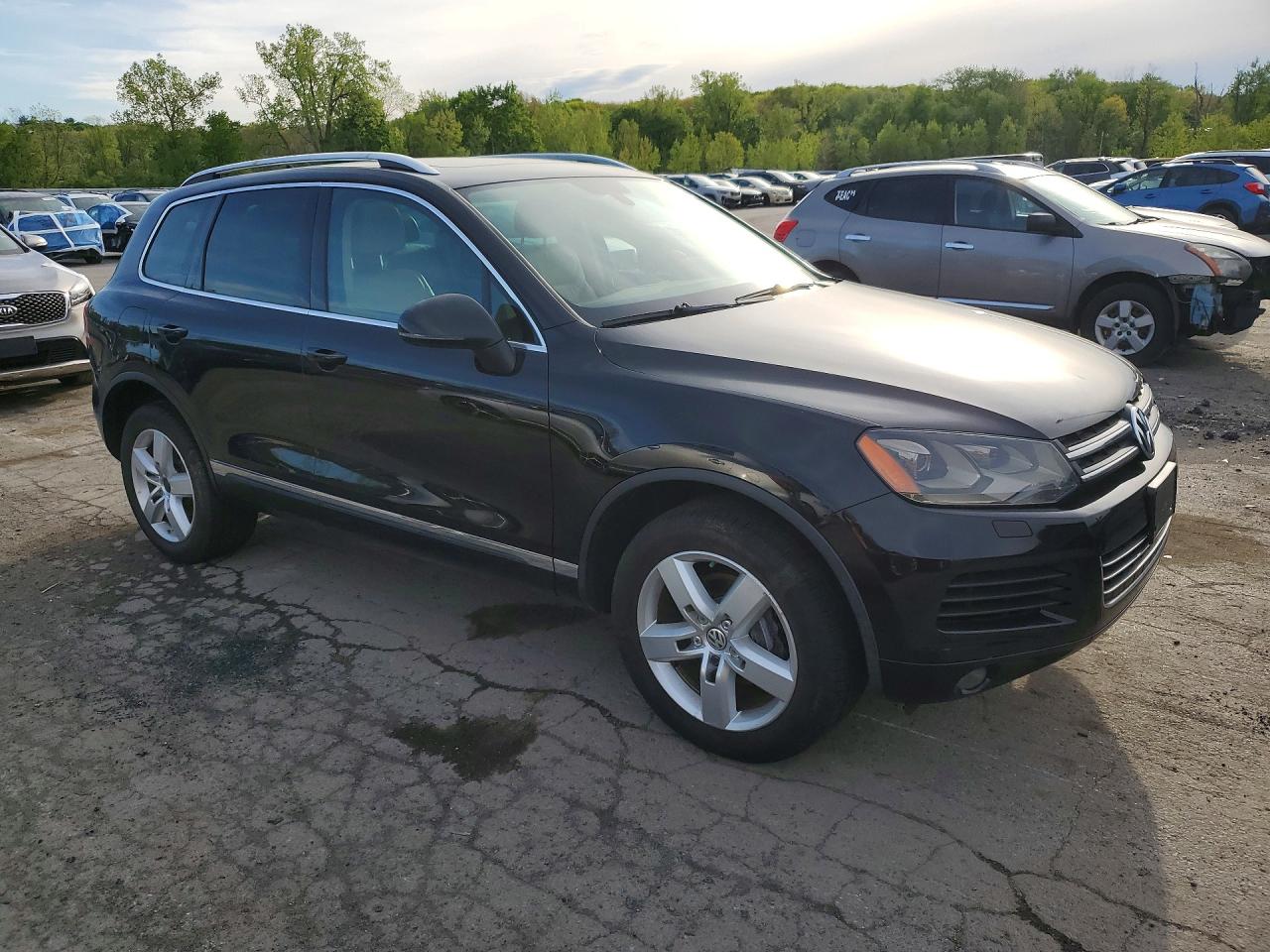 2013 VOLKSWAGEN TOUAREG