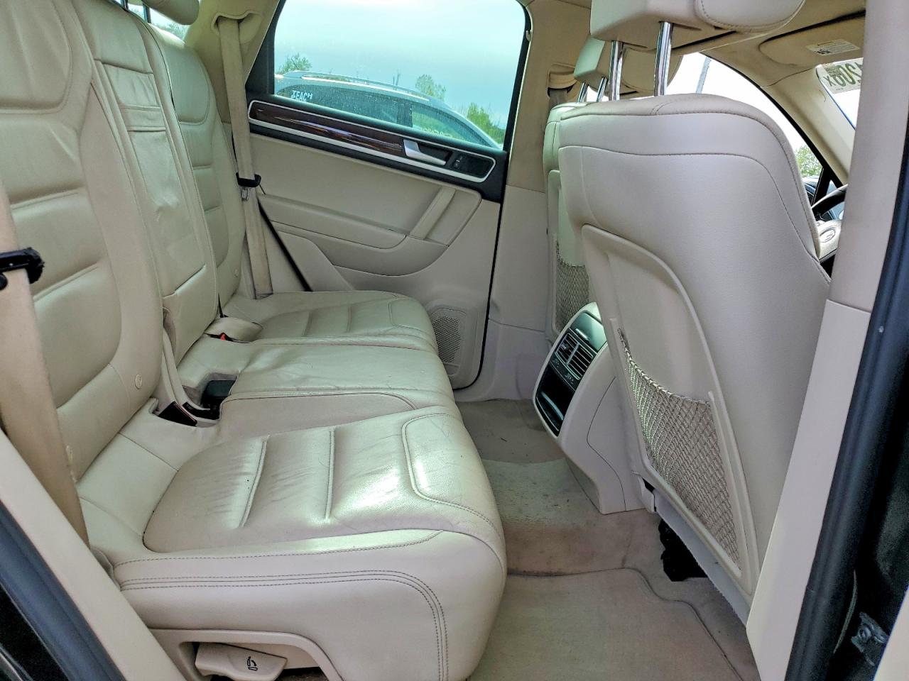2013 VOLKSWAGEN TOUAREG