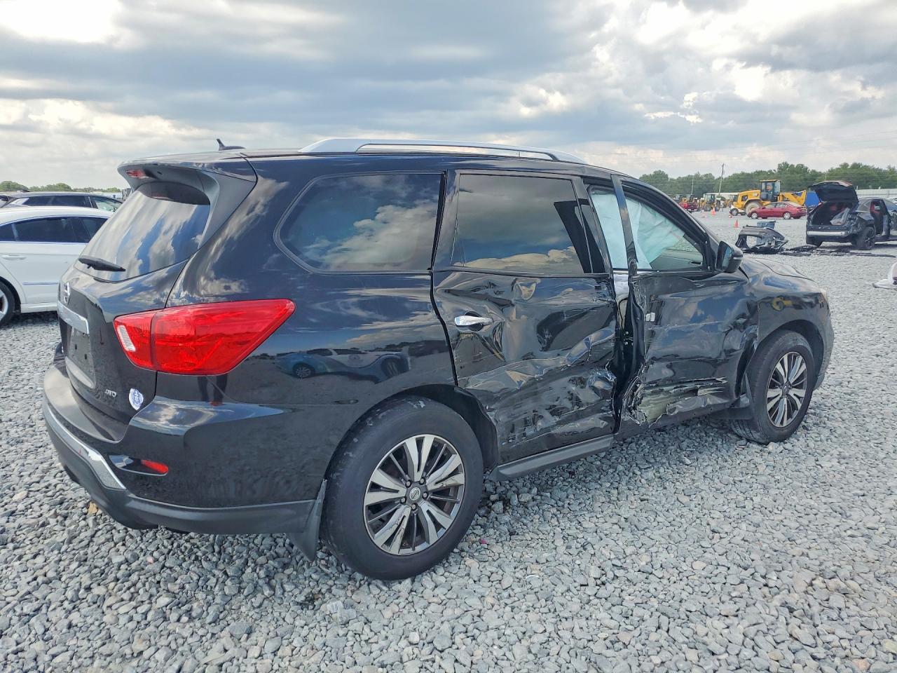 2017 NISSAN PATHFINDER