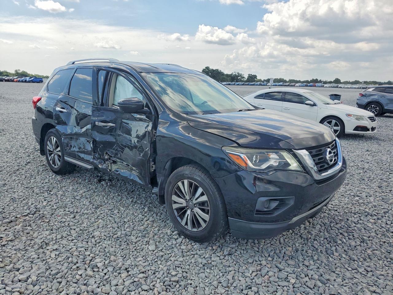 2017 NISSAN PATHFINDER