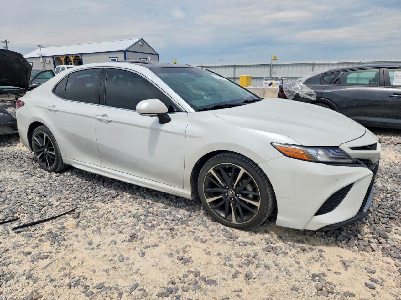 2018 TOYOTA CAMRY