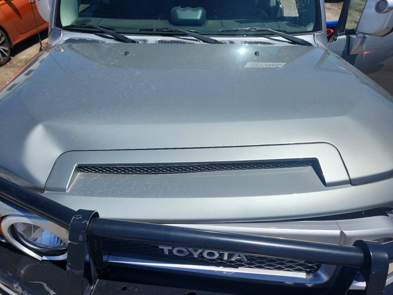 2010 TOYOTA FJ CRUISER