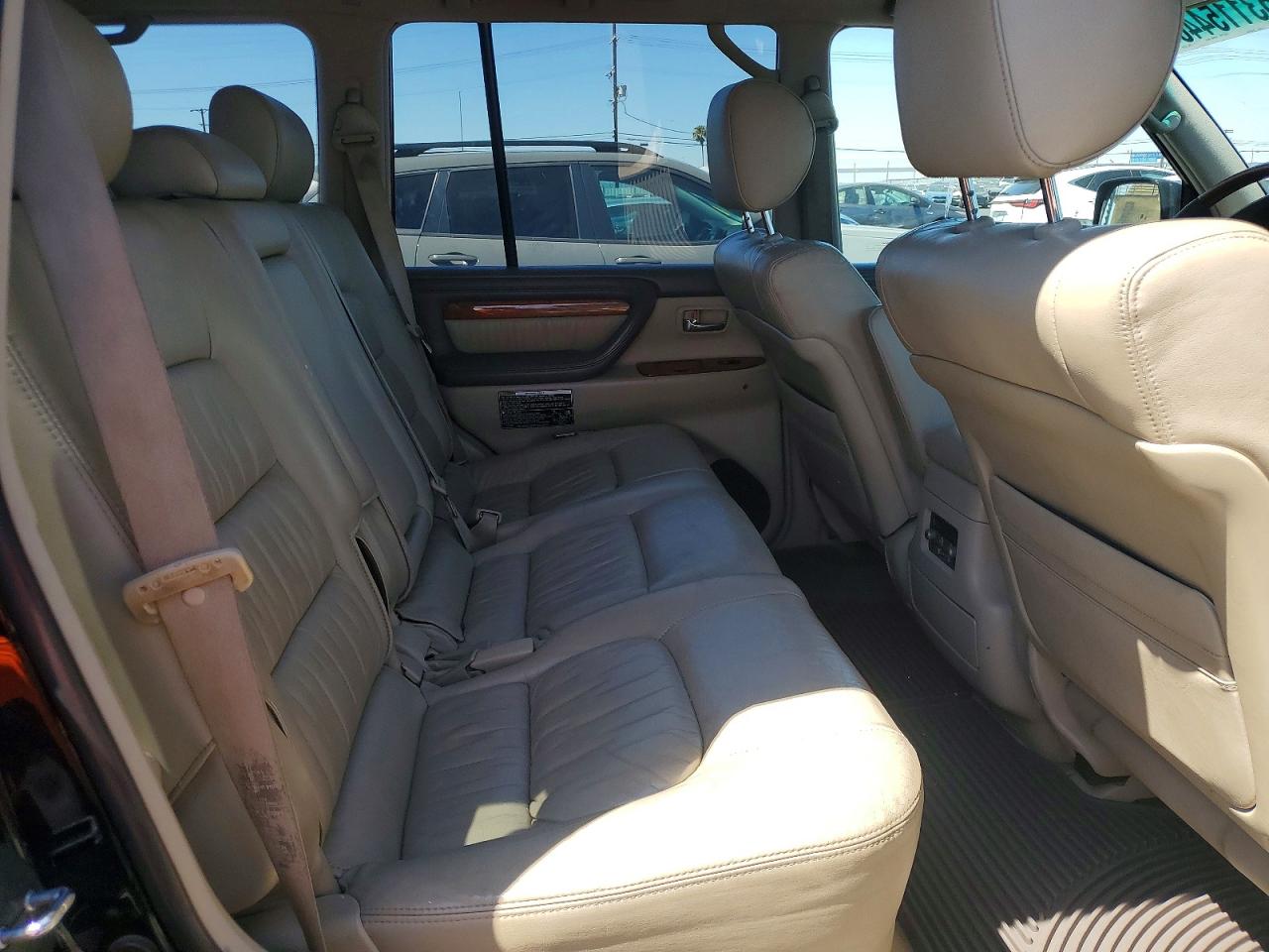 2004 LEXUS LX470