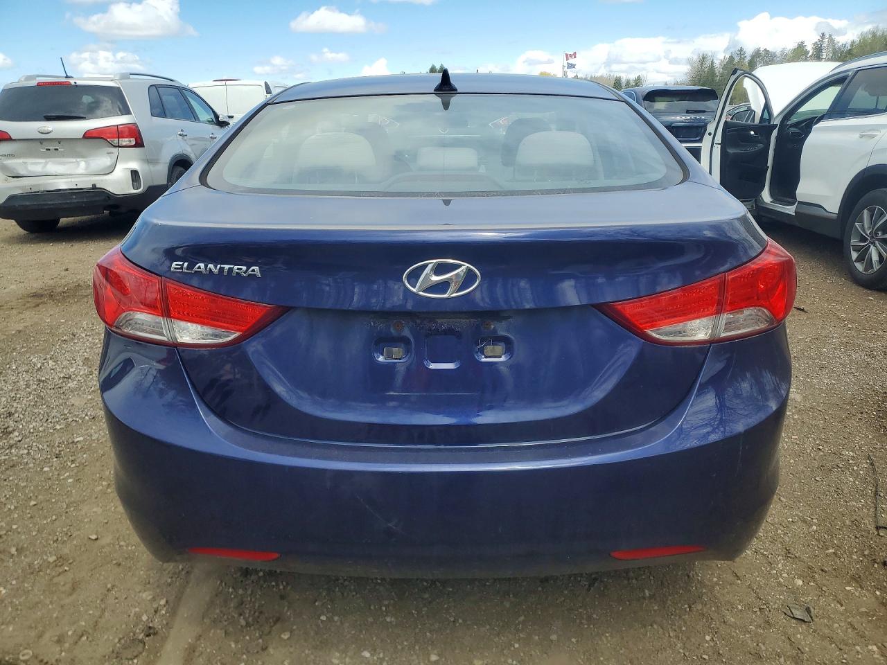 2013 HYUNDAI ELANTRA