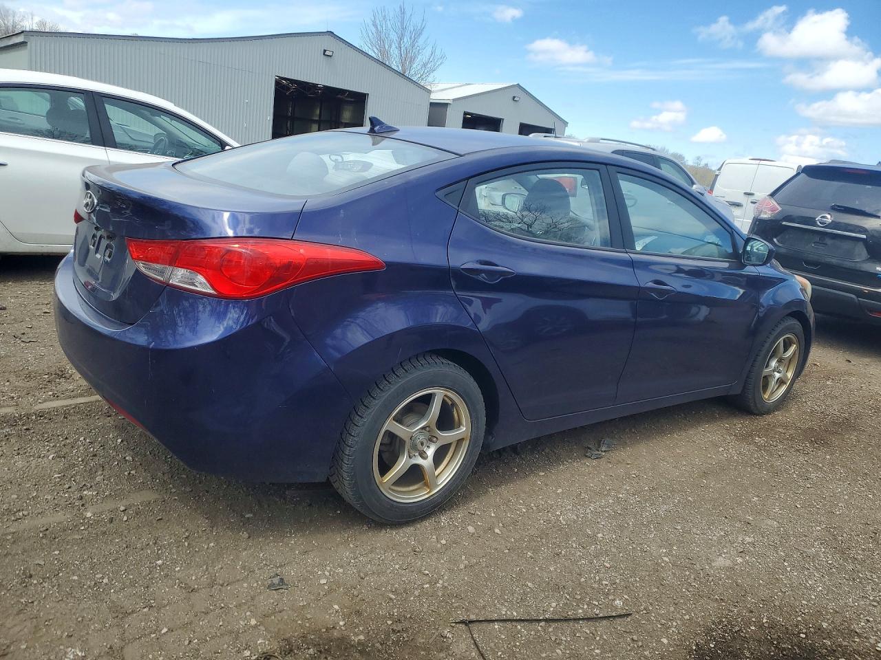 2013 HYUNDAI ELANTRA