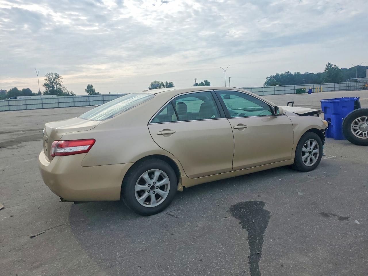 2011 TOYOTA CAMRY