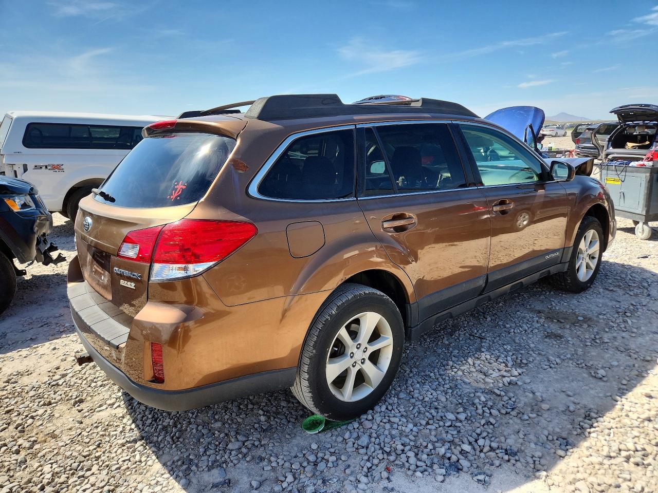 2013 SUBARU OUTBACK
