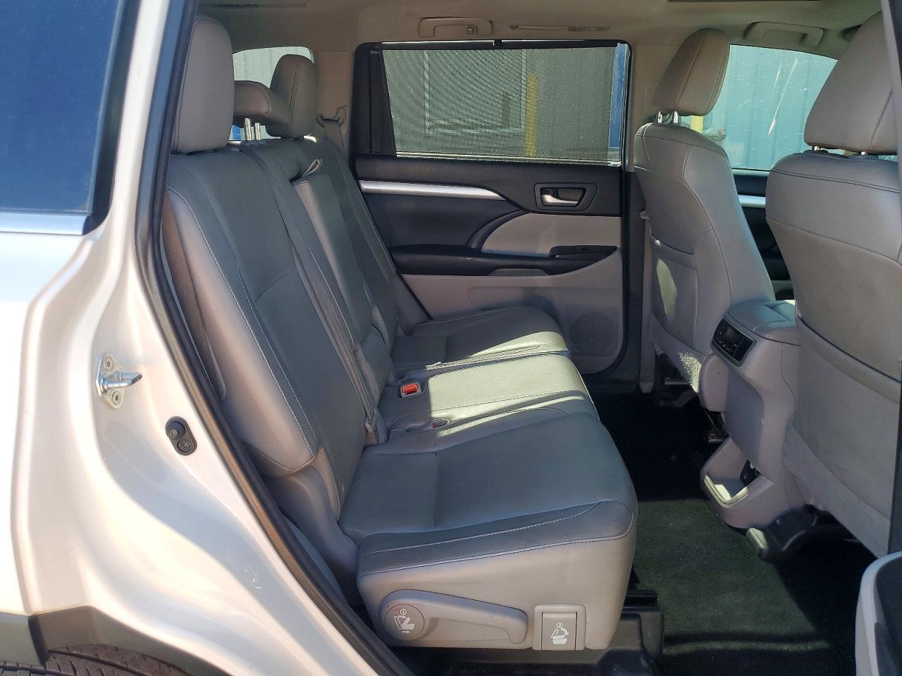 2015 TOYOTA HIGHLANDER