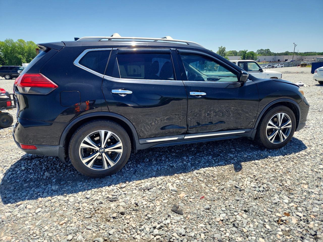 2017 NISSAN ROGUE