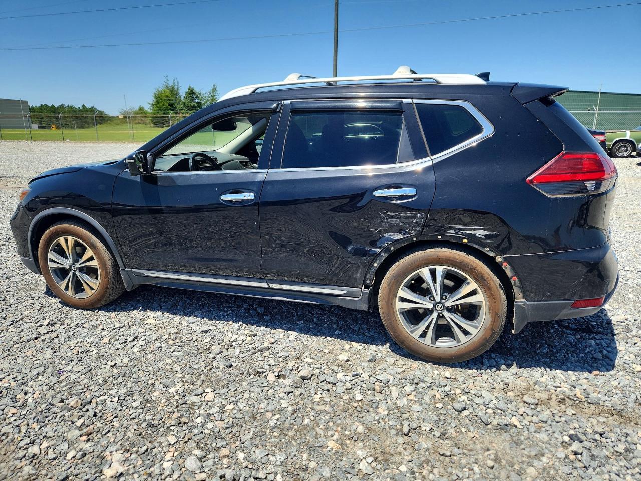 2017 NISSAN ROGUE
