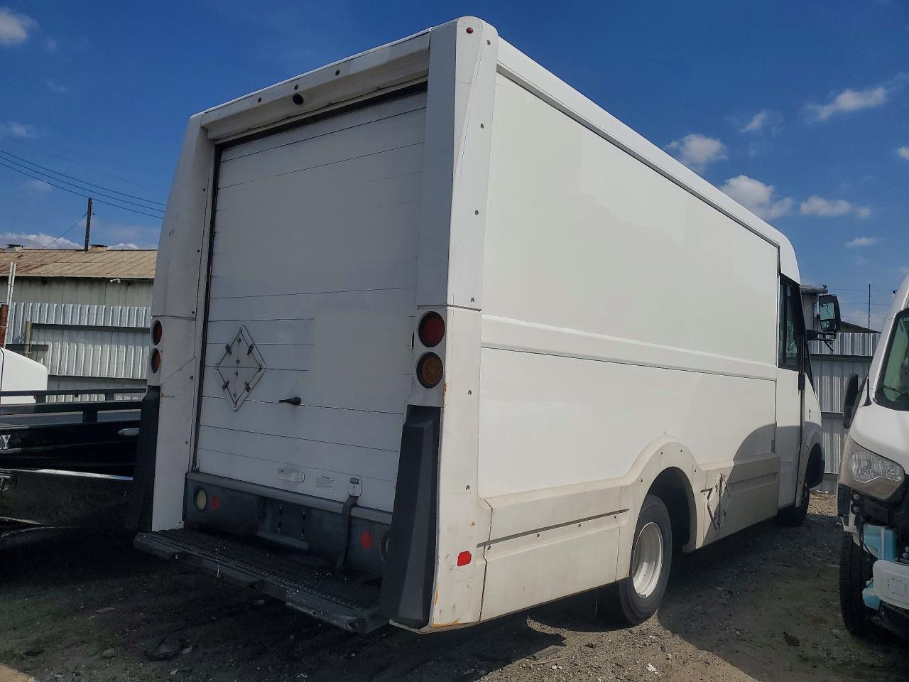 2015 ISUZU NPR