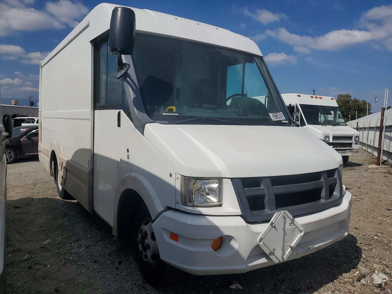 2015 ISUZU NPR