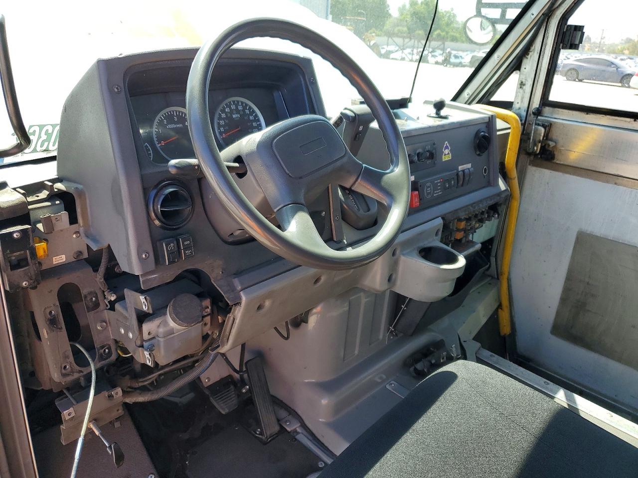 2015 ISUZU NPR