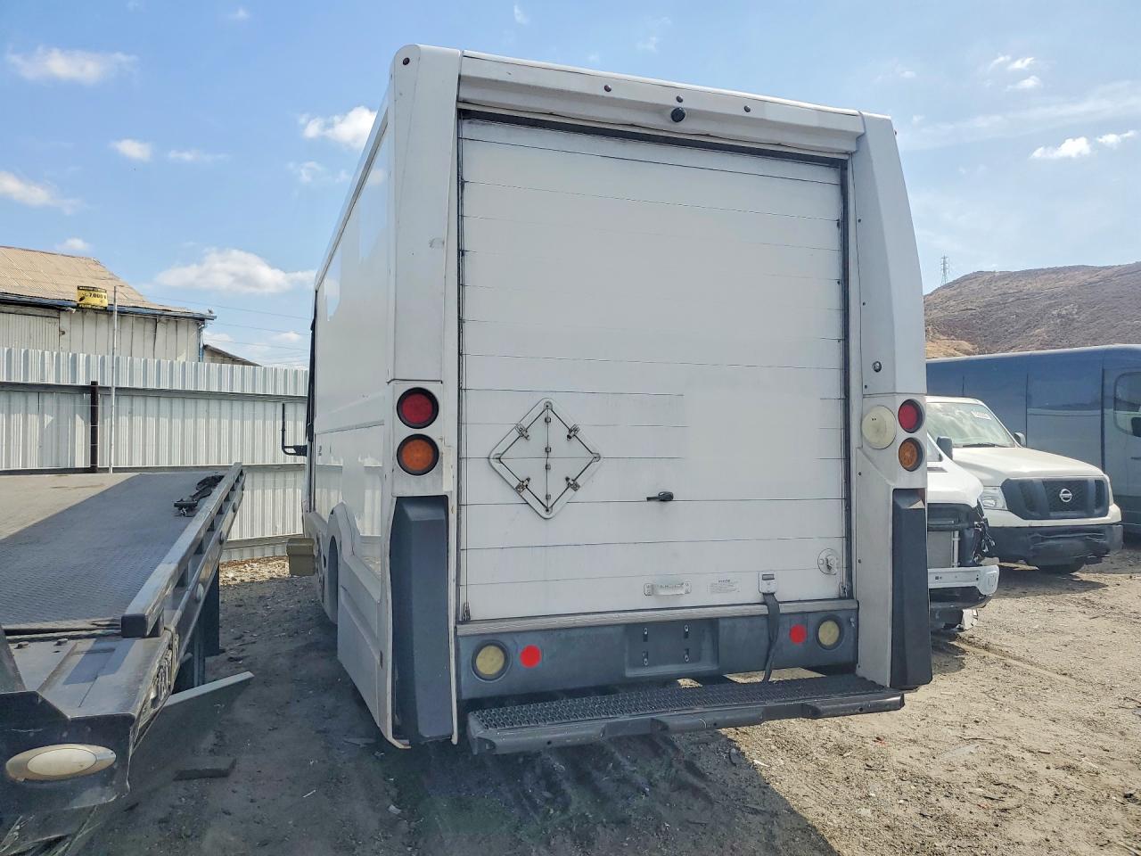 2015 ISUZU NPR