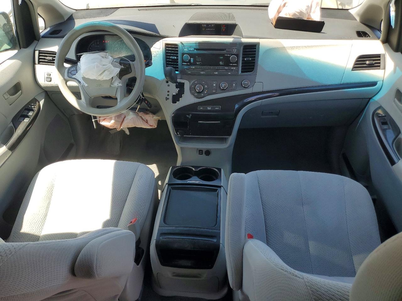 2011 TOYOTA SIENNA