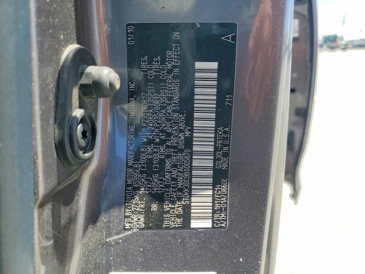 2011 TOYOTA SIENNA