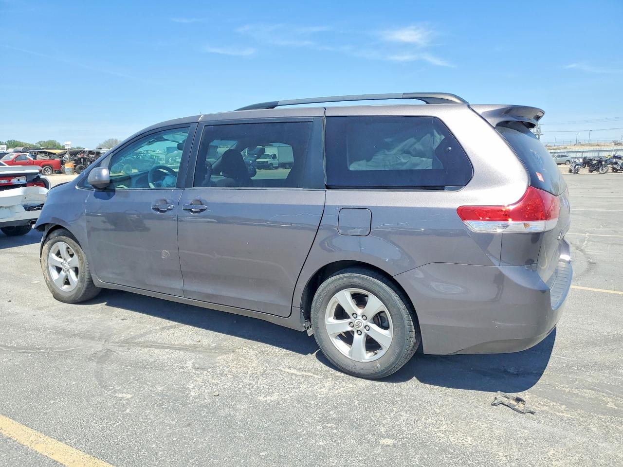 2011 TOYOTA SIENNA