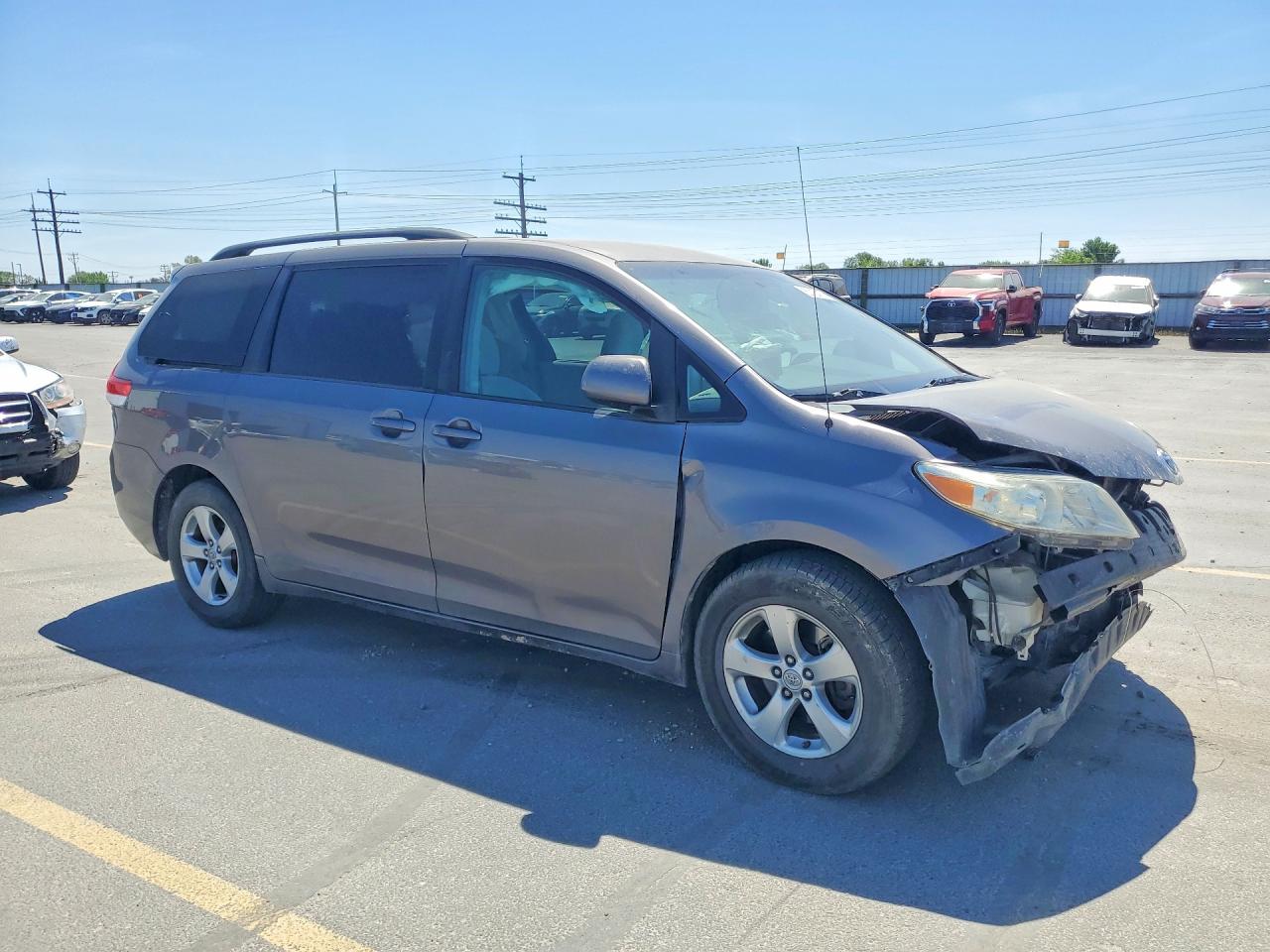 2011 TOYOTA SIENNA