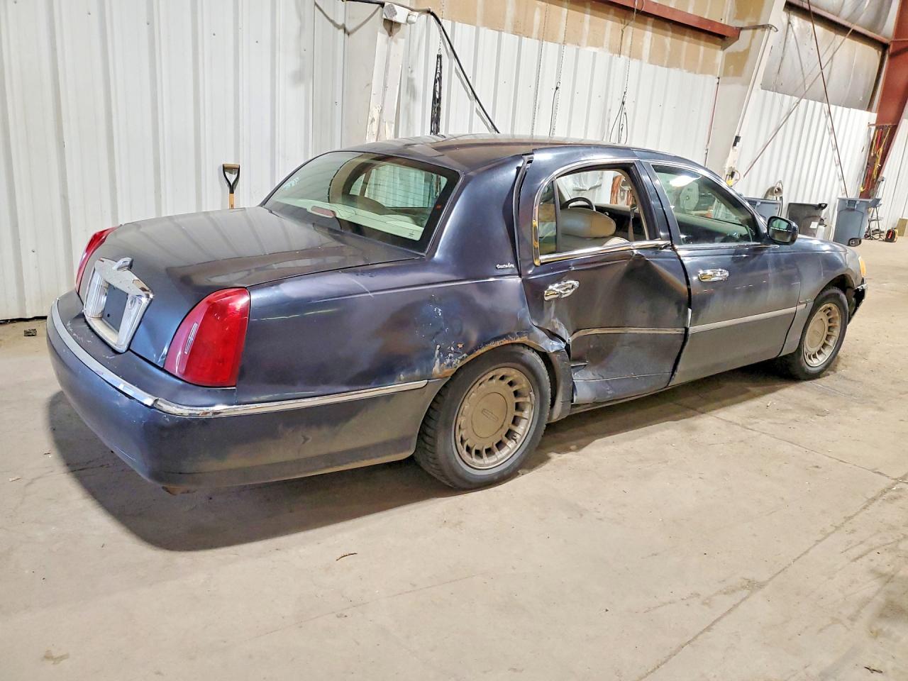 2000 LINCOLN TOWNCAR