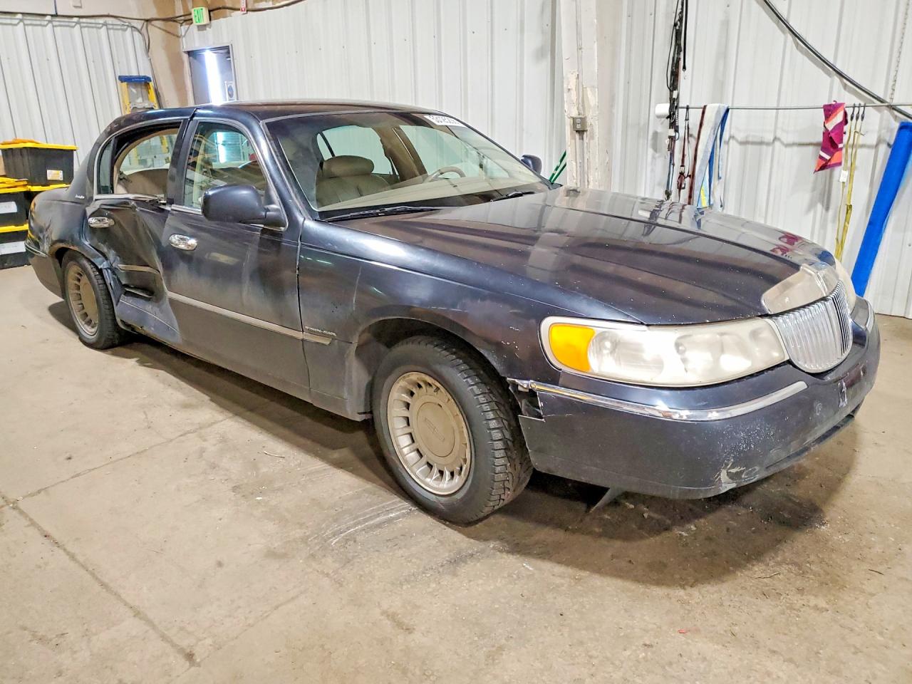 2000 LINCOLN TOWNCAR