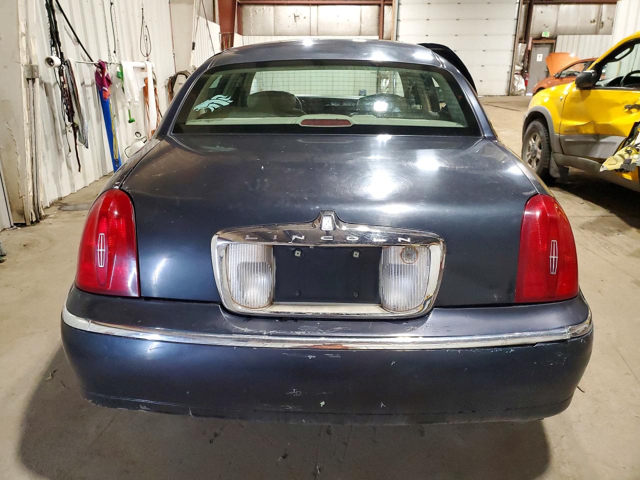 2000 LINCOLN TOWNCAR