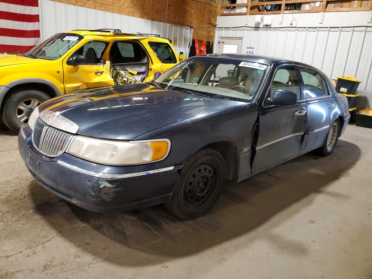 2000 LINCOLN TOWNCAR