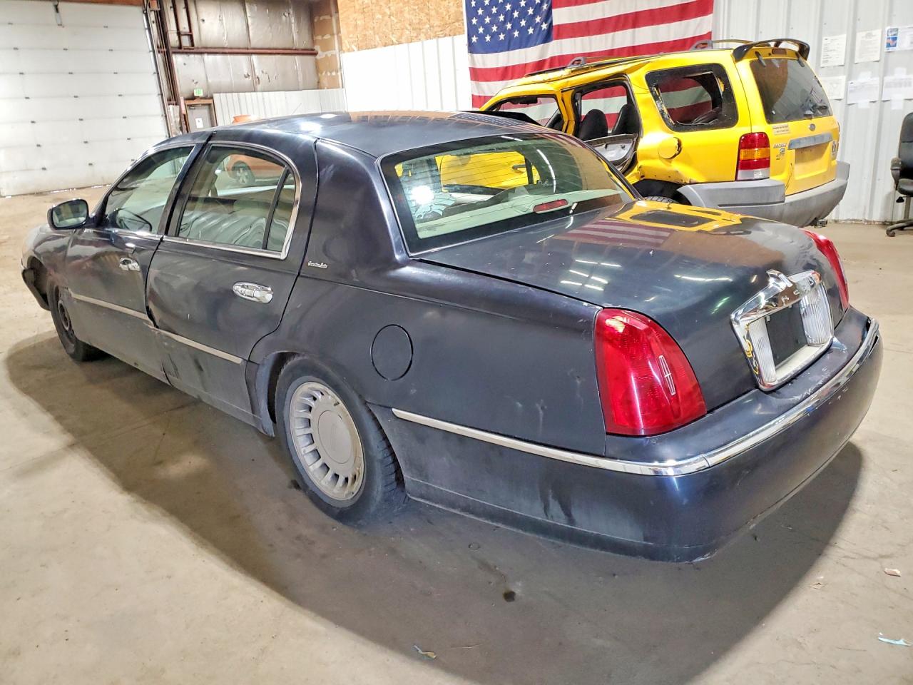 2000 LINCOLN TOWNCAR