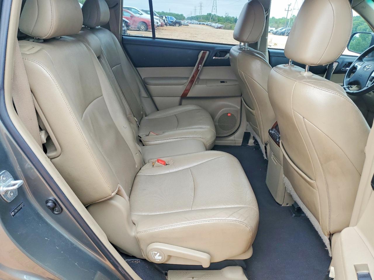 2011 TOYOTA HIGHLANDER
