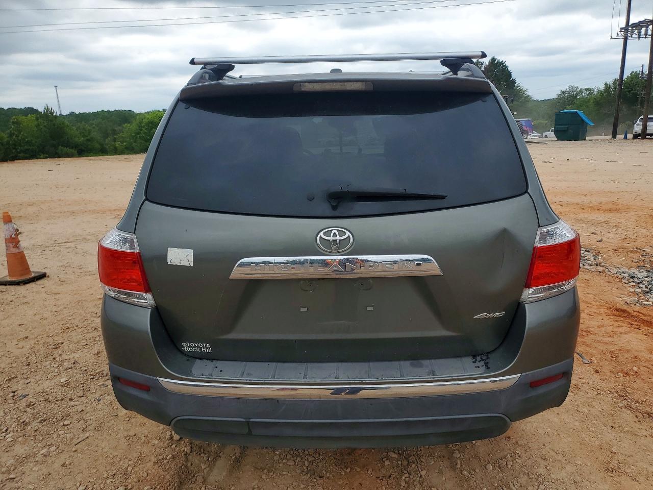 2011 TOYOTA HIGHLANDER