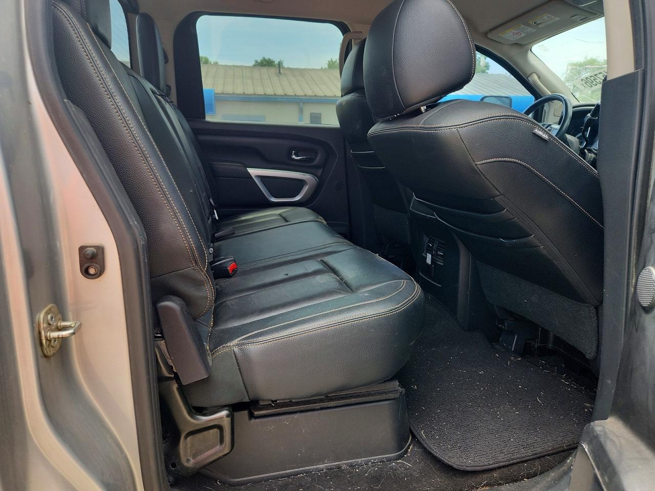 2016 NISSAN TITAN