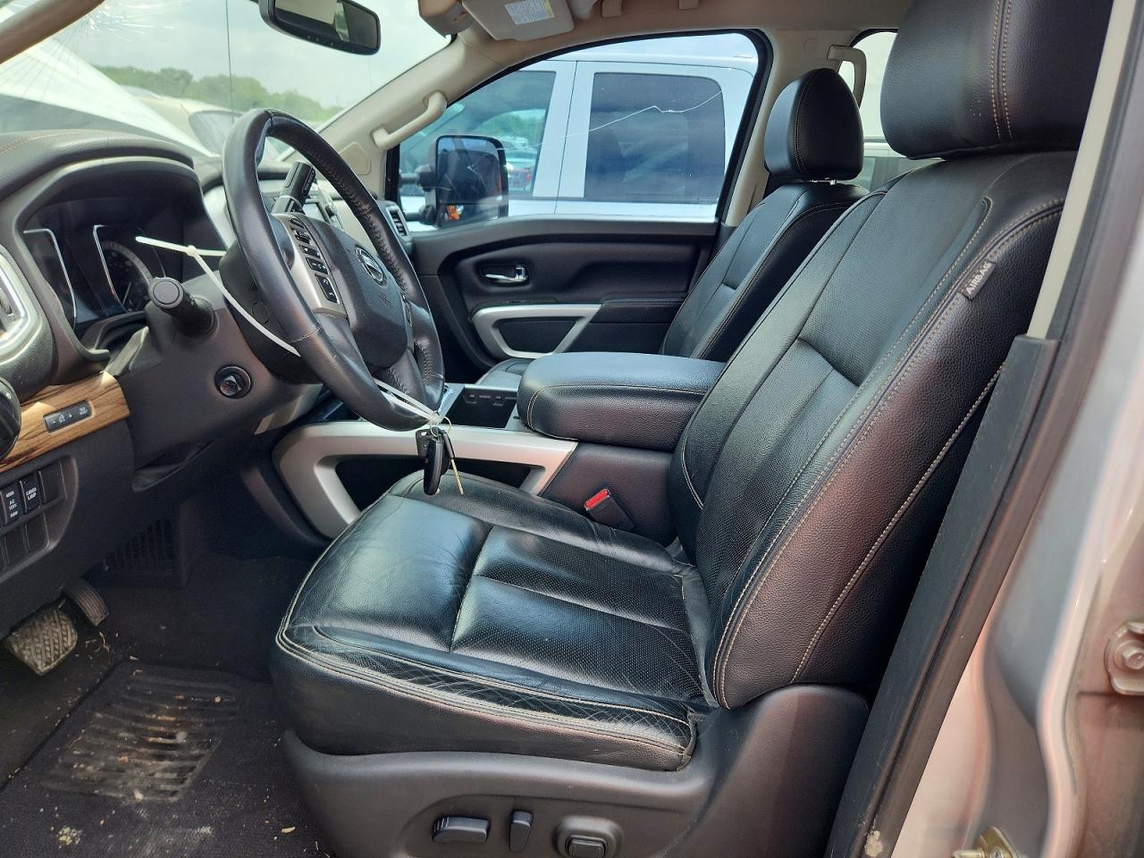 2016 NISSAN TITAN