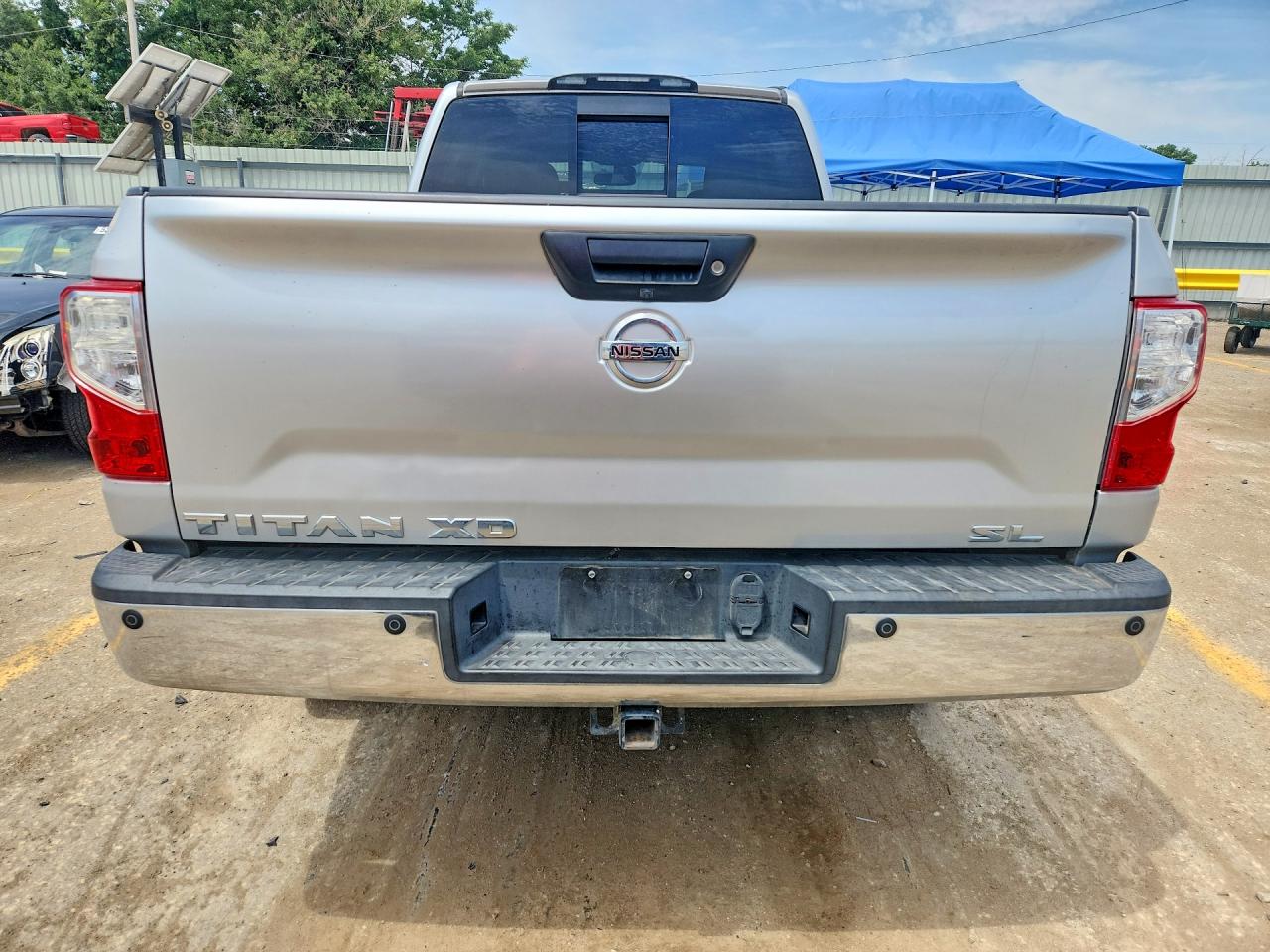 2016 NISSAN TITAN