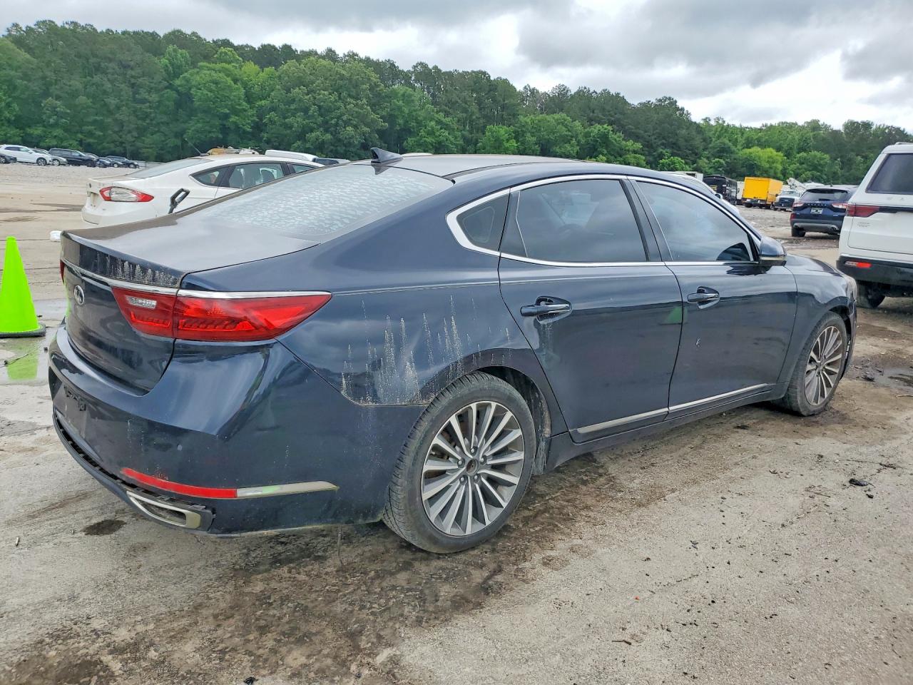 2017 KIA CADENZA