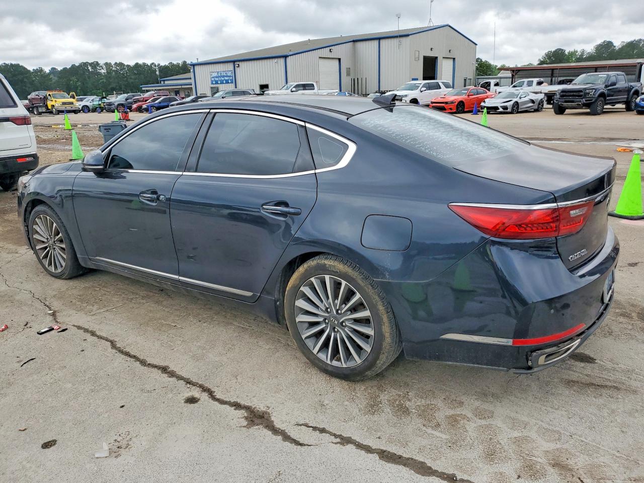 2017 KIA CADENZA