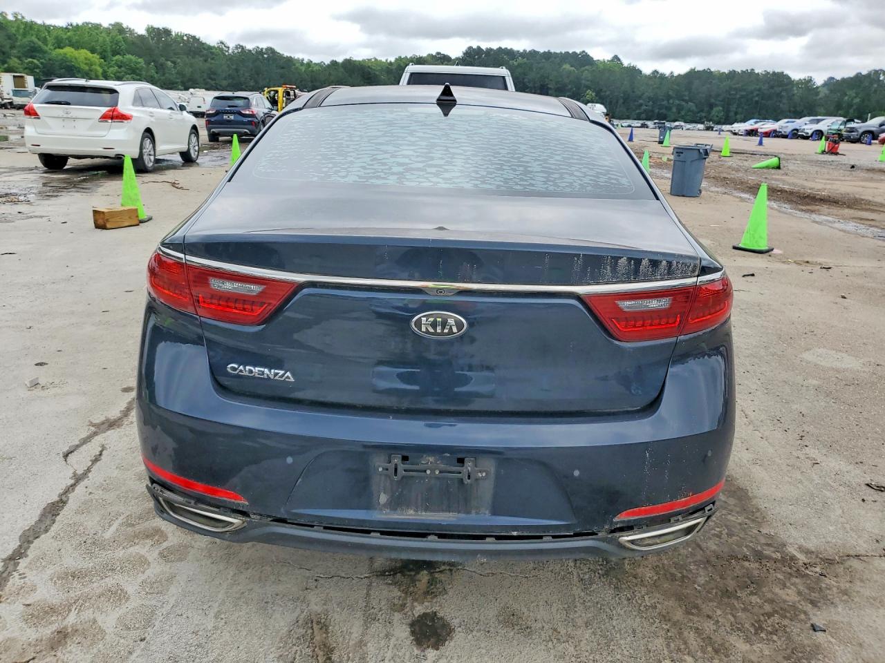 2017 KIA CADENZA