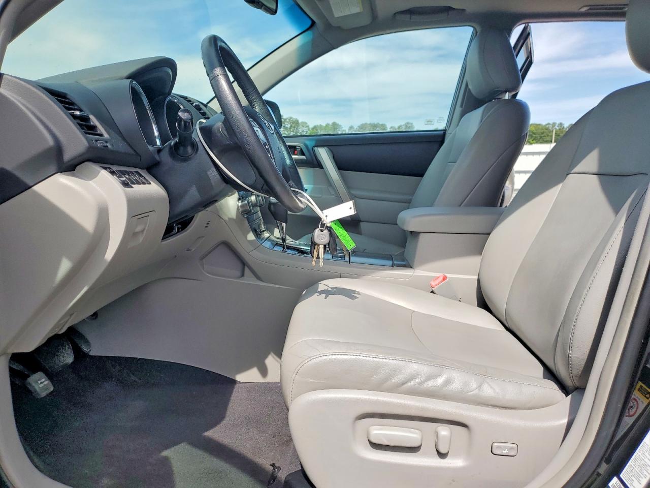 2012 TOYOTA HIGHLANDER
