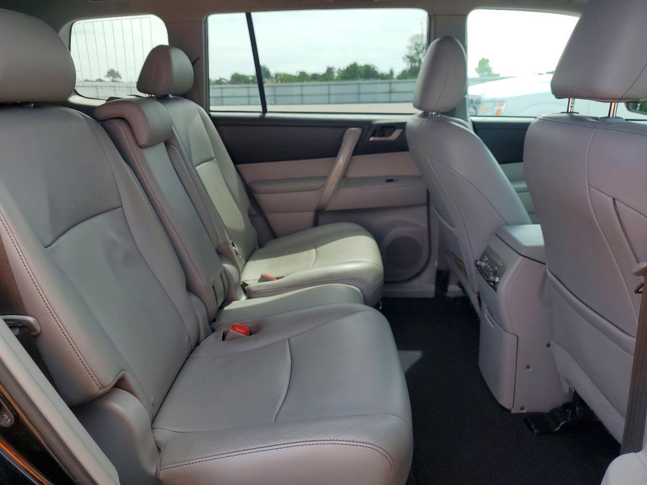 2012 TOYOTA HIGHLANDER