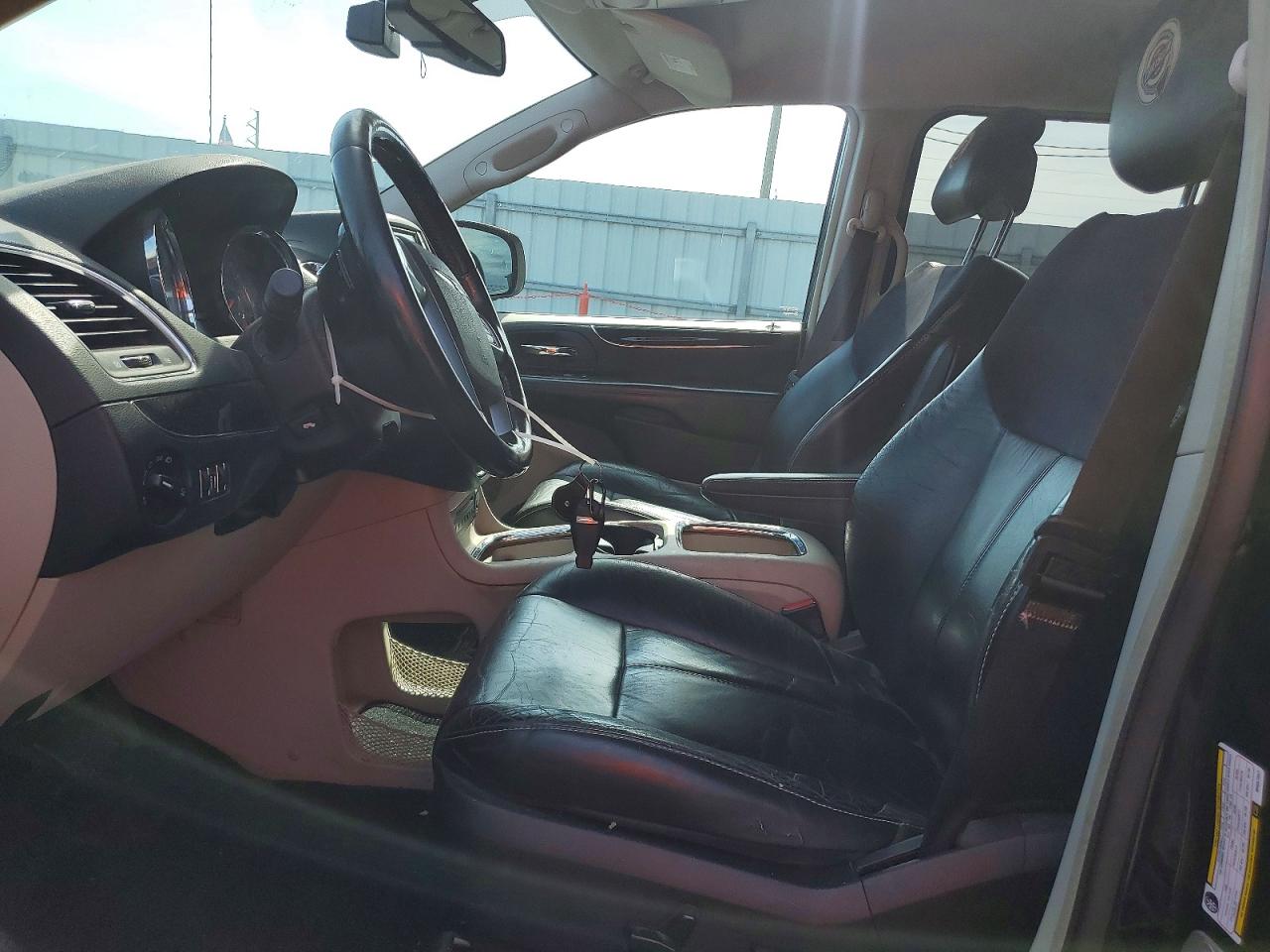2011 CHRYSLER MINIVAN