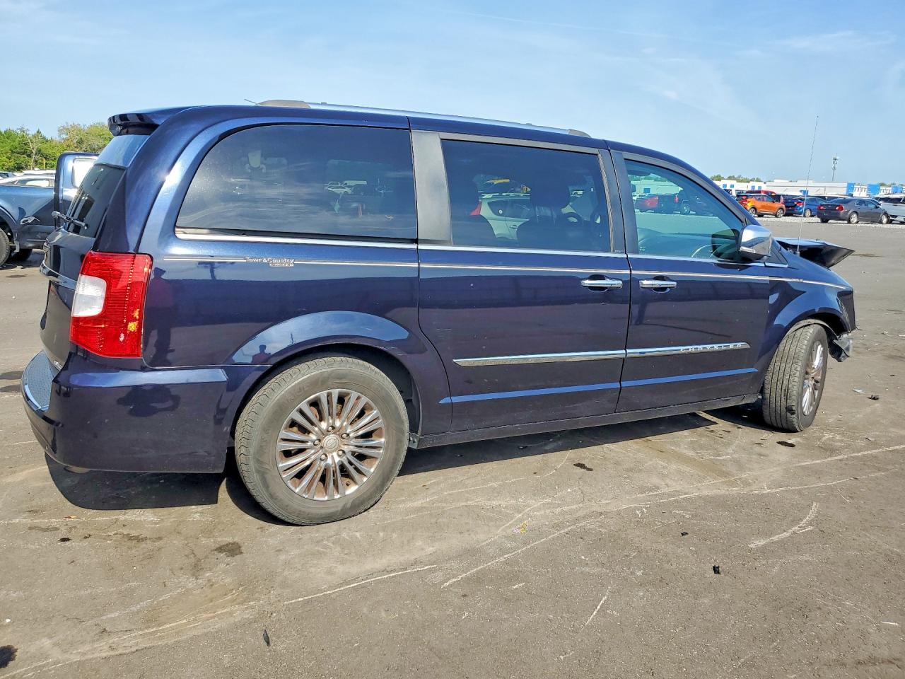 2011 CHRYSLER MINIVAN