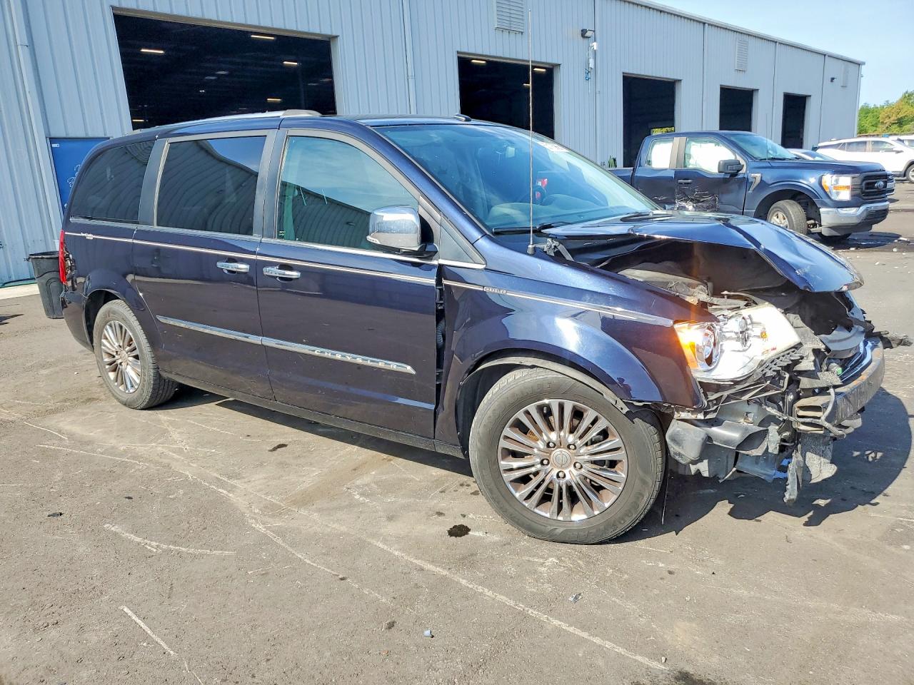 2011 CHRYSLER MINIVAN